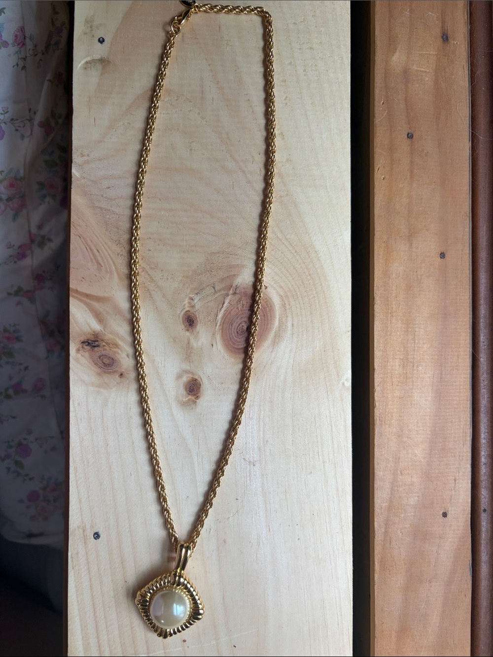 Vintage Kenneth Jay Lane KJL 24 inch Pearl Pendant Gold Plated Magnet Necklace